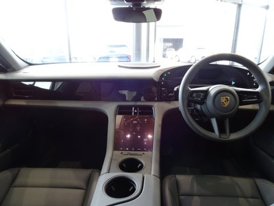 2021 Porsche TAYCAN 照片 13