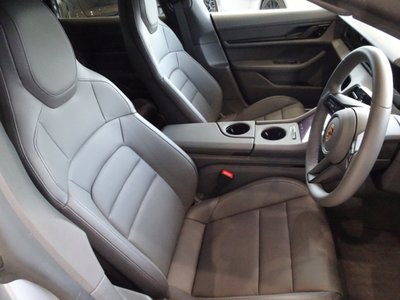 2021 Porsche TAYCAN 照片 15