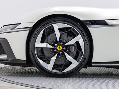 صورة 18 لـ 2025 Ferrari 12 CILINDRI