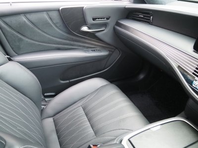 صورة مصغرة 63 لـ 2023 Lexus LS