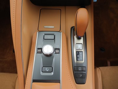 2024 Lexus LC — миниатюра 9