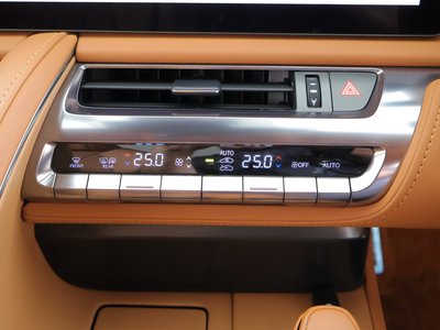2024 Lexus LC — миниатюра 8