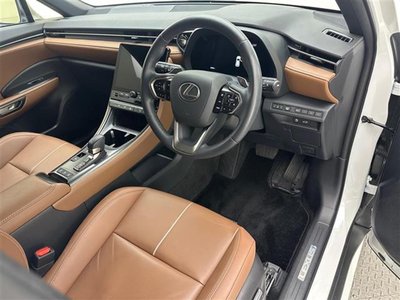 صورة 23 لـ 2024 Lexus LBX