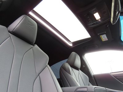 2024 Lexus ES thumbnail 18