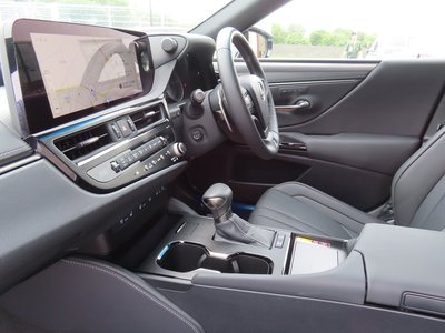 2024 Lexus ES photo 12