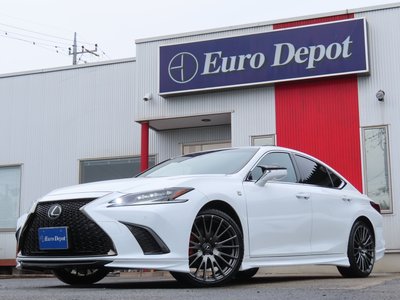 2024 Lexus ES photo 1
