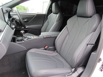 2024 Lexus ES photo 13