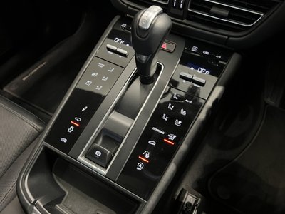 2021 Porsche MACAN photo 16