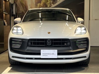 2021 Porsche MACAN photo 2