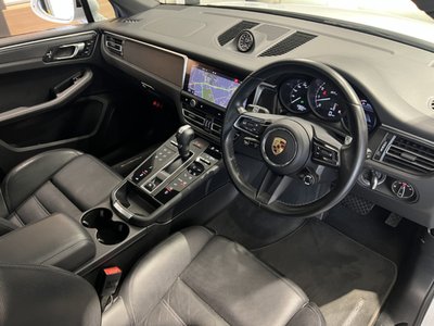 2021 Porsche MACAN photo 8