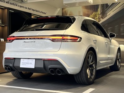 2021 Porsche MACAN photo 4