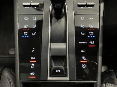 2021 Porsche MACAN thumbnail 17
