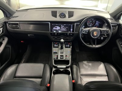 2021 Porsche MACAN photo 10