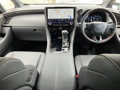 2025 Toyota ALPHARD photo 5