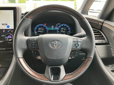2025 Toyota ALPHARD photo 17