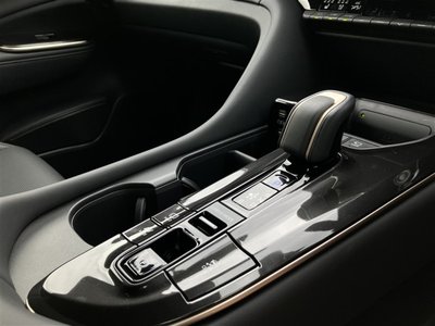 صورة 6 لـ 2024 Toyota CROWN SPORT