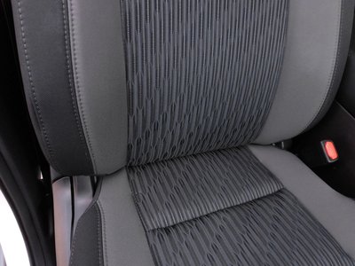 2016 Toyota TUNDRA thumbnail 32