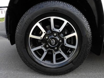 2016 Toyota TUNDRA thumbnail 19