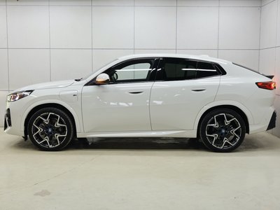 2025 BMW IX2 — миниатюра 7