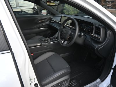 صورة 18 لـ 2025 Toyota CROWN SPORT