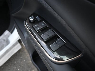 صورة 22 لـ 2025 Toyota CROWN SPORT
