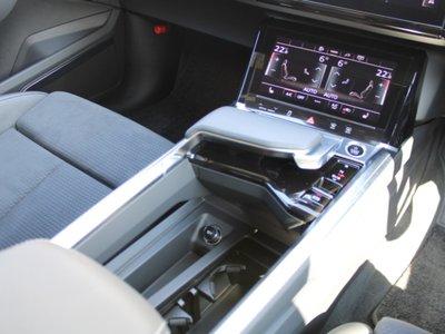 2024 AUDI Q8 SPORTBACK E-TRON thumbnail 34