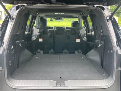 2023 Lexus LX — миниатюра 23