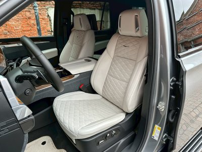 2025 Cadillac ESCALADE — миниатюра 31