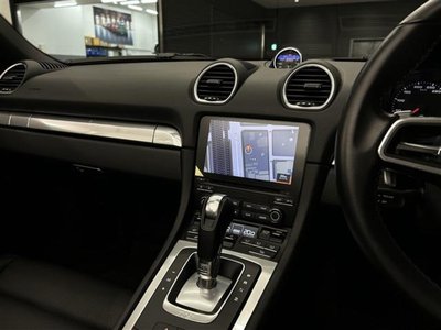 2018 Porsche 718 thumbnail 22