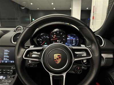 2018 Porsche 718 thumbnail 17
