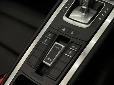 2018 Porsche 718 thumbnail 27