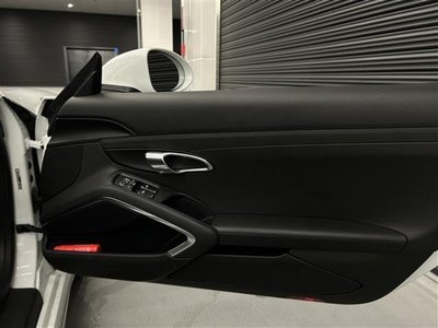 2018 Porsche 718 thumbnail 28