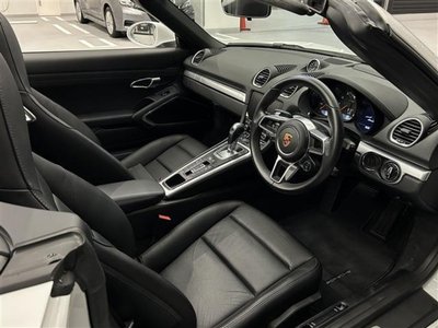 2018 Porsche 718 photo 15
