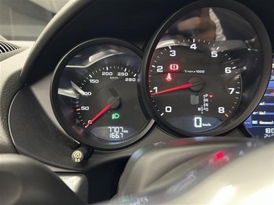 2018 Porsche 718 thumbnail 18