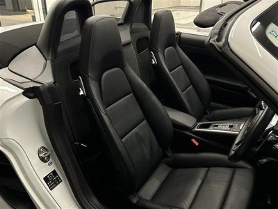 2018 Porsche 718 photo 16