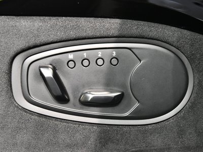 2020 Aston Martin VANTAGE — миниатюра 15