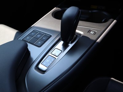 2025 Lexus UX — миниатюра 11
