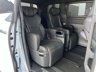 صورة 14 لـ 2024 Toyota ALPHARD