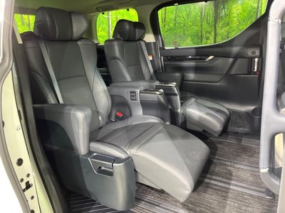 2023 Toyota ALPHARD — фото 10
