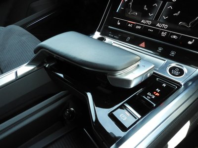 2024 AUDI Q8 SPORTBACK E-TRON thumbnail 19