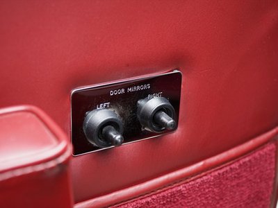 صورة 44 لـ 1983 Aston Martin V8