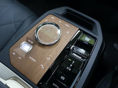 2023 BMW IX — миниатюра 22