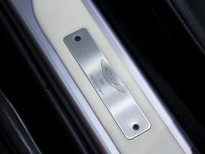 2011 Aston Martin DB9 VOLANTE 照片 40
