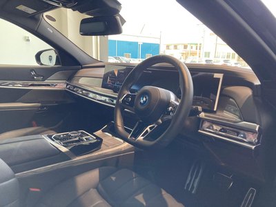 2025 BMW I7 thumbnail 20