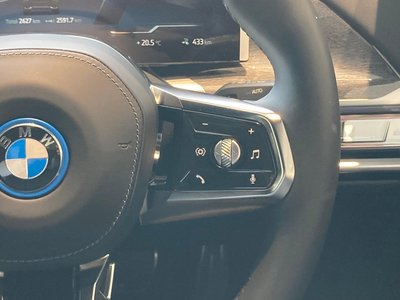 2025 BMW I7 thumbnail 36
