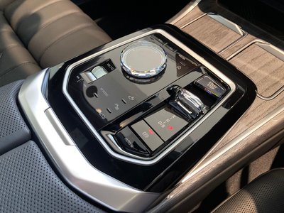 2025 BMW I7 thumbnail 40