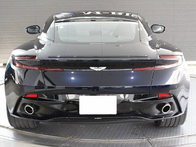 2017 Aston Martin DB11 — фото 14