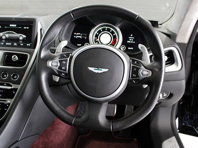 صورة 21 لـ 2017 Aston Martin DB11
