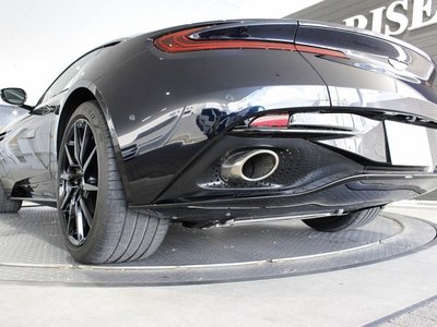 2017 Aston Martin DB11 — фото 12