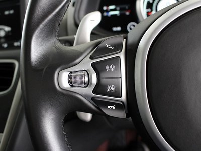 صورة 23 لـ 2017 Aston Martin DB11